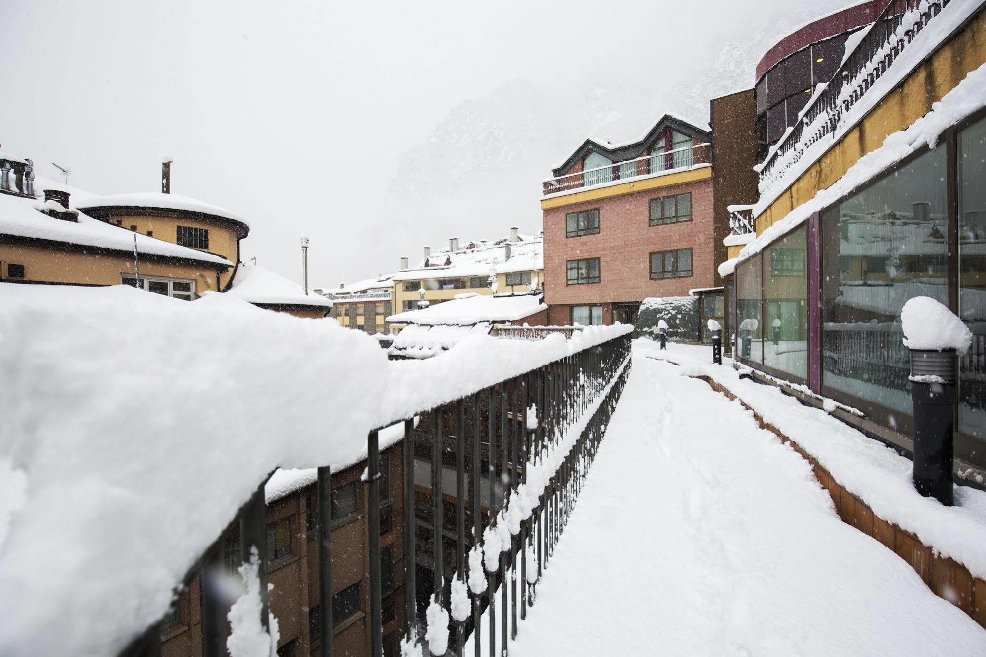 Hotel Cervol Andorra la Vella Exterior photo